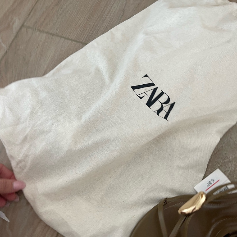 Zara Women's Olive Sandals with Gold Accent - Picture 7 of 7